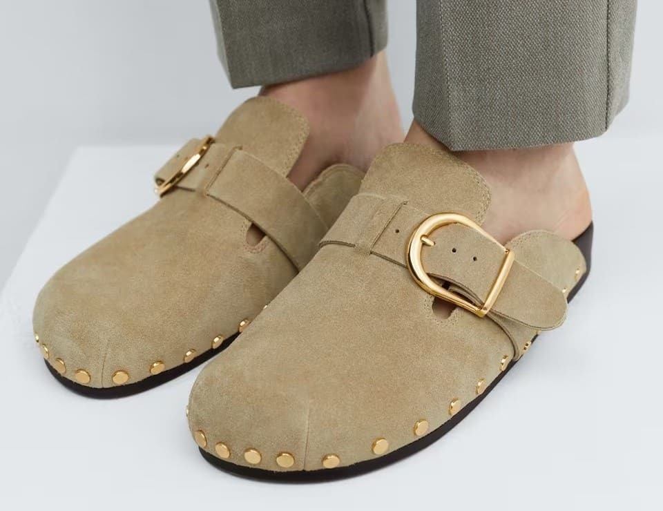 Zueco piel tachuelas de Mango