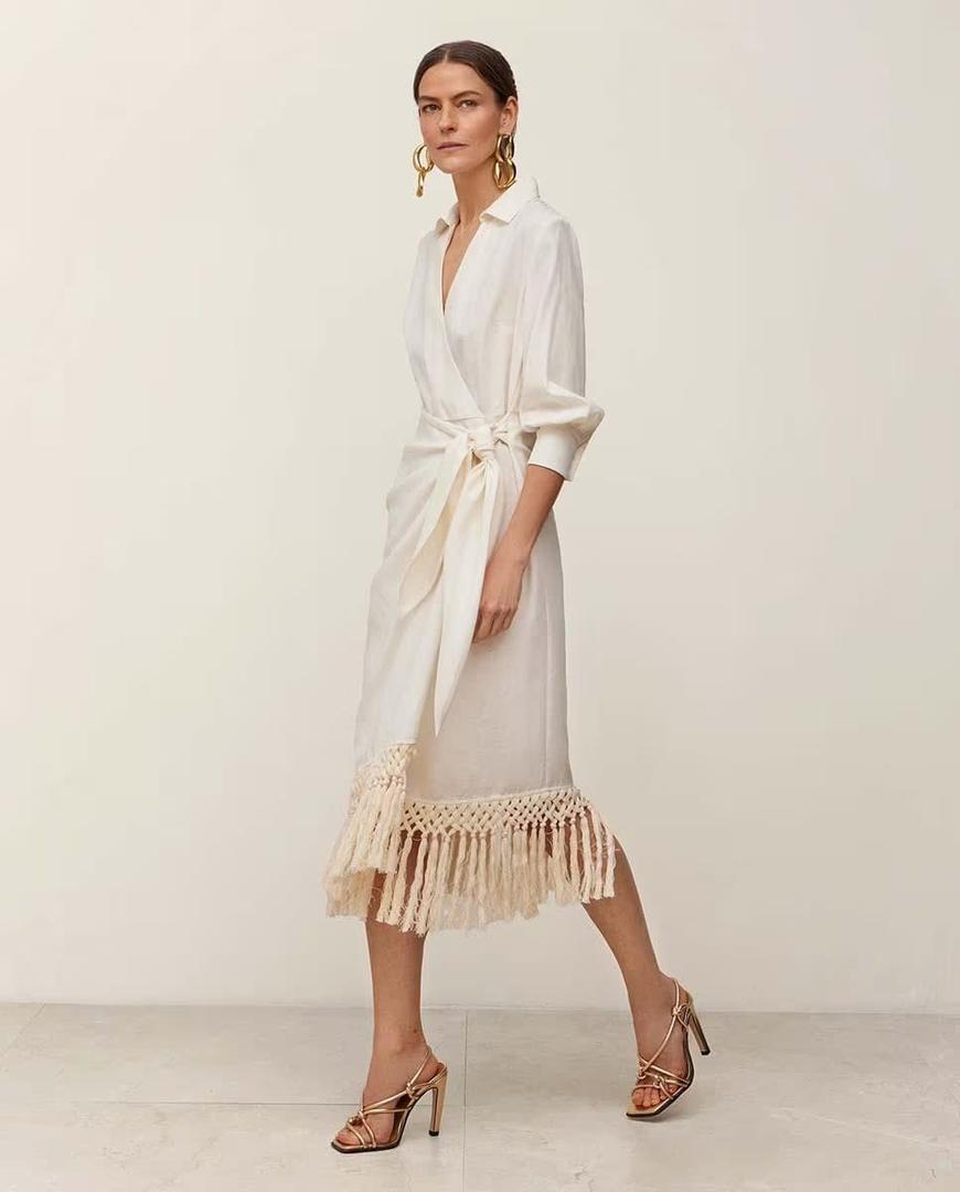 El vestido con cuello camisero y escote delantero cruzado de Simorra en El Corte Inglés