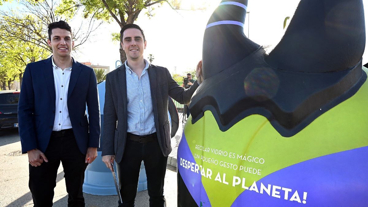 Contenedor de vidrio de Maléfica en la Ciudad de la Infancia de Jerez