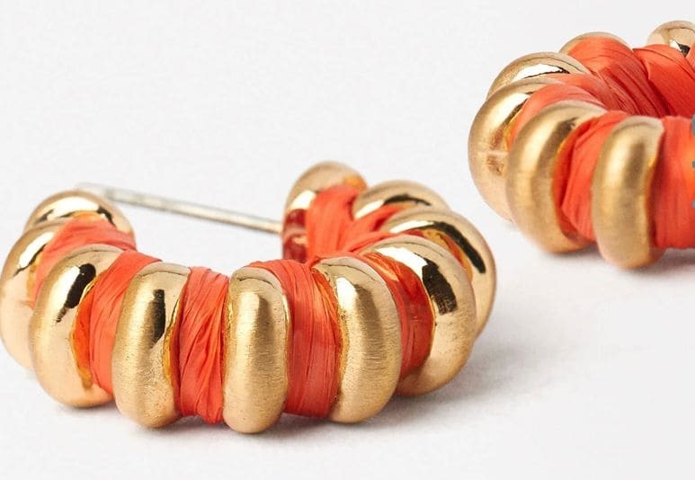 Los pendientes de aro fabricado scon rafia naranja de Parfois