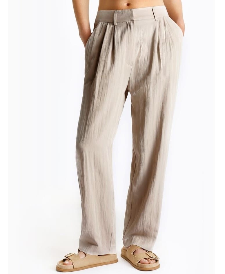 Pantalón carrot fluido de Lefties