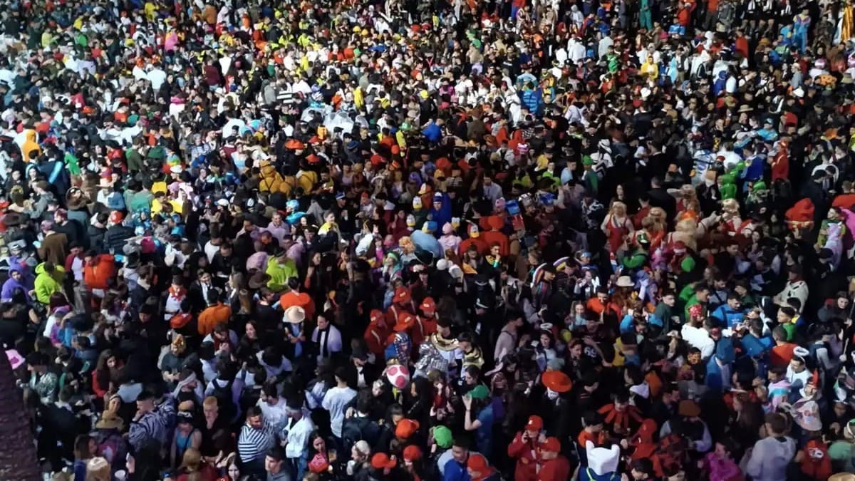 La plaza de la Catedral, un sábado de Carnaval