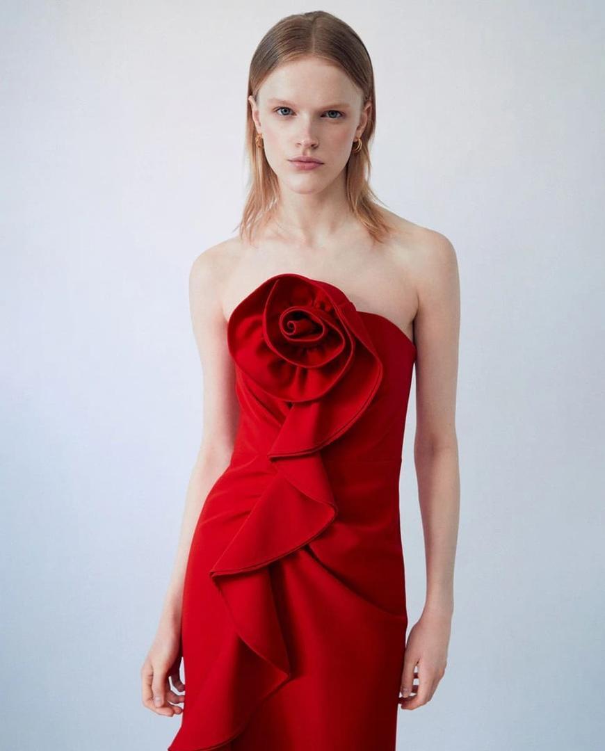 Vestido ajustado midi de volantes con rosa de Sfera en El Corte Inglés