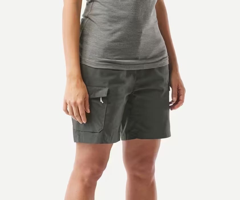 El pantalón corto cargo con bolsillos de Forclaz Travel 100 en Decathlon