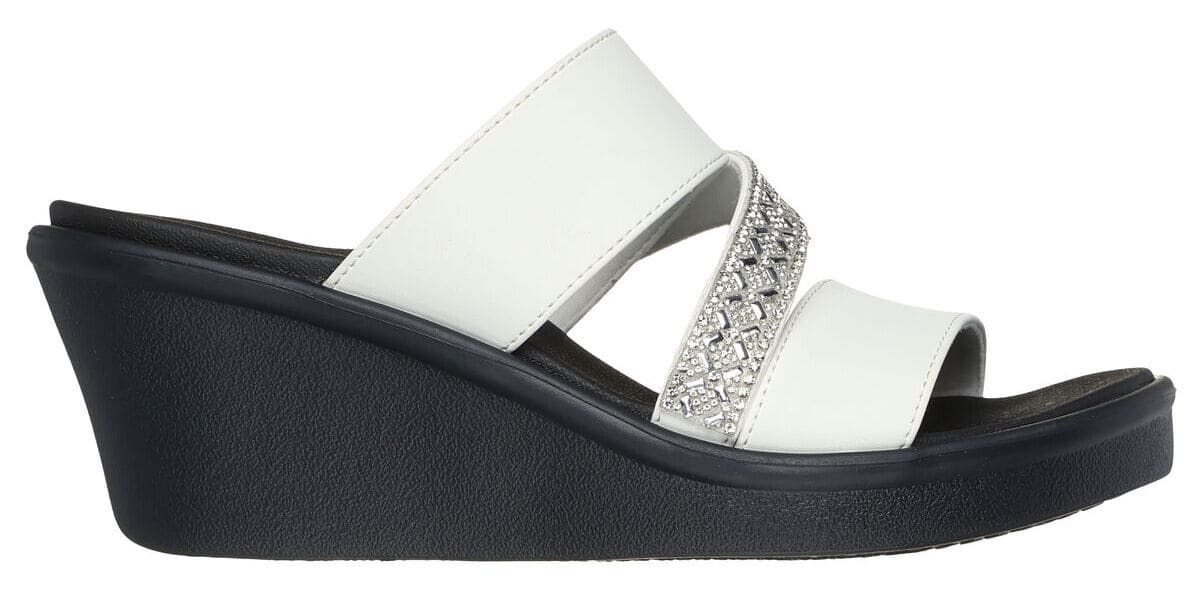 Las nuevas sandalias blancas con brillo y tacón de cuña Rumble On - Social Glam de Skechers