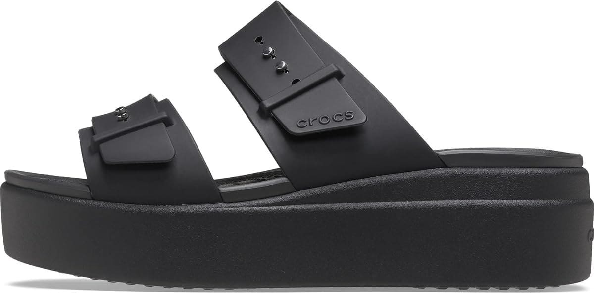 Las sandalias de dos tiras y hebillas de Crocs en Amazon