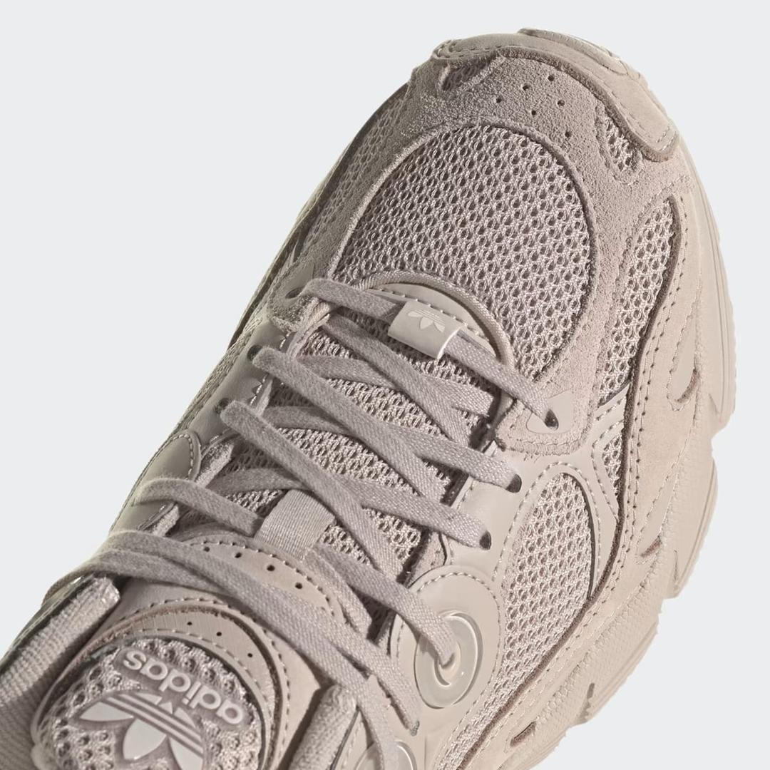 Las zapatillas modelo Astir color cuarzo de Adidas