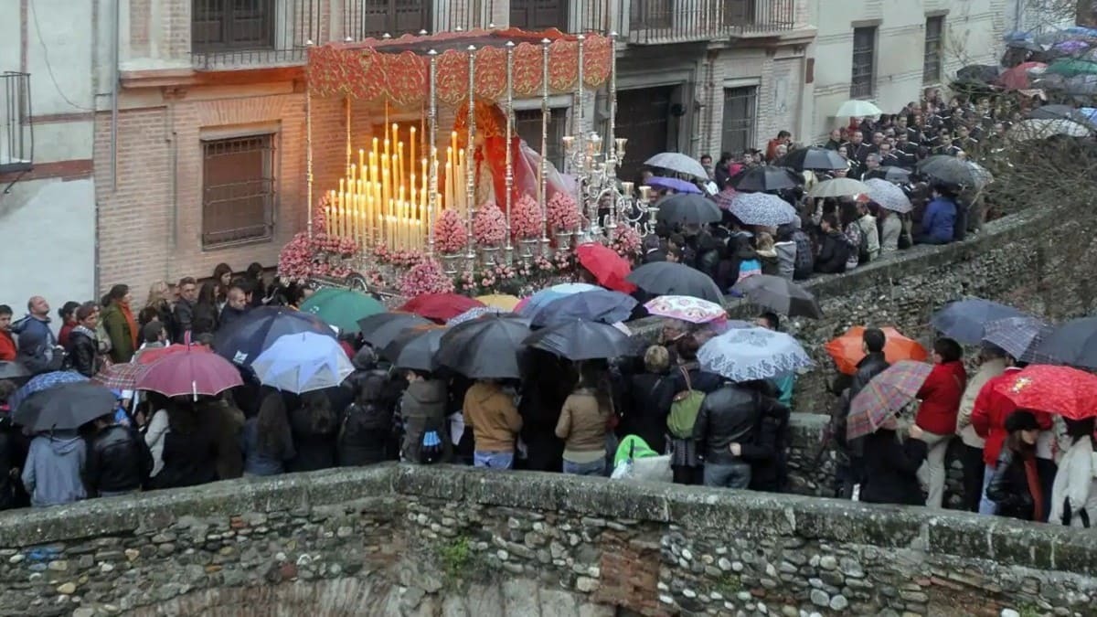 Las procesiones se han visto empañadas por la meteorología