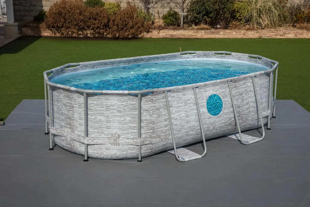 La piscina desmontable tubular Bestway Power Steel con diseño de piedra de Carrefour