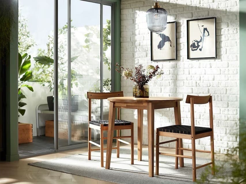 La silla de acacia NACKANÄS de Ikea