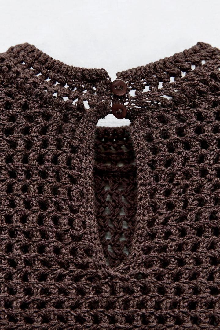 El nuevo top de punto abierto de Zara