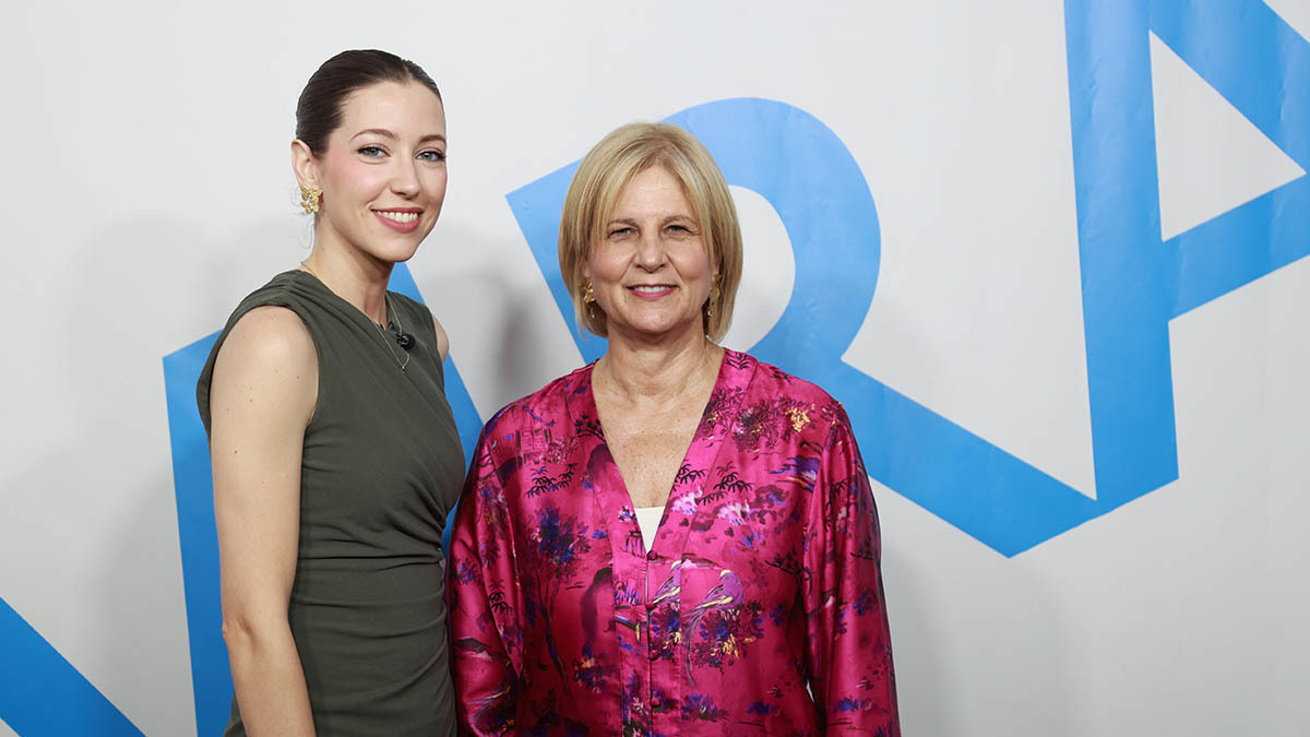 Laura Sanz junto a la alcaldesa de Jerez, María José García-Pelayo | Cristo García
