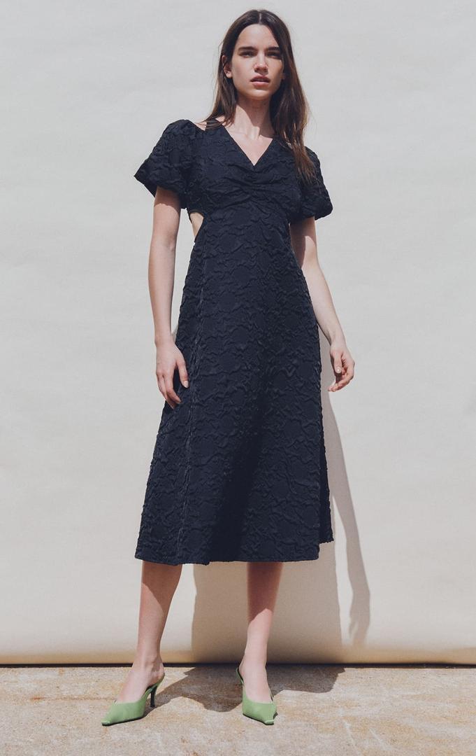 El nuevo vestido de mangas con volumen de Sfera