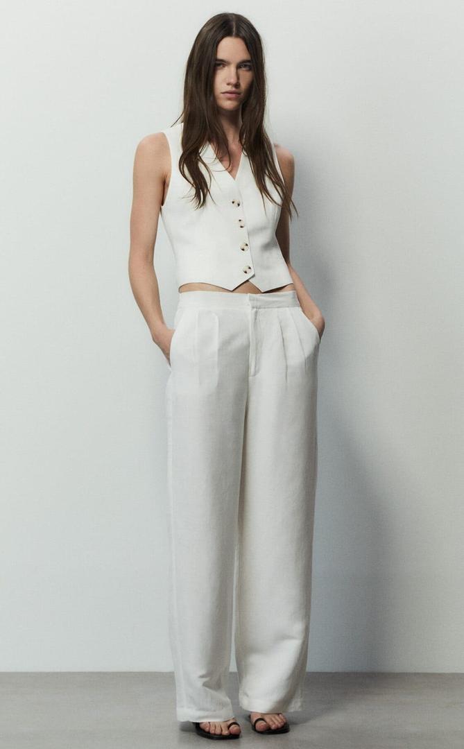 El nuevo chaleco de lino blanco de Sfera