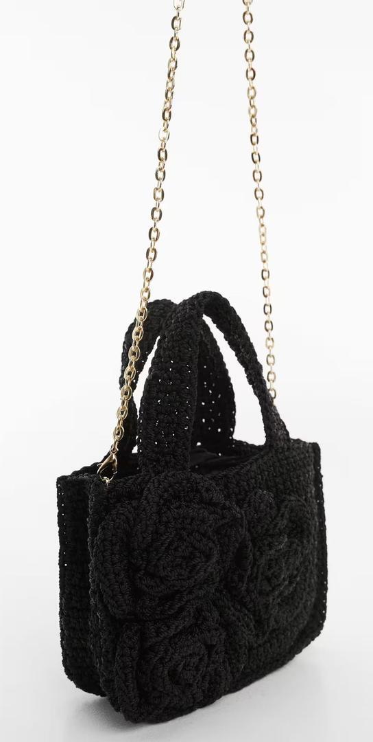 El nuevo bolso de crochet con flores negro de Mango