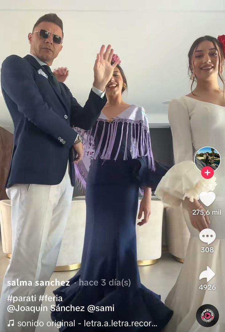 Joaquín Sánchez baila 'La Sevillana' de Omar Montes junto a su hija Salma y una amiga