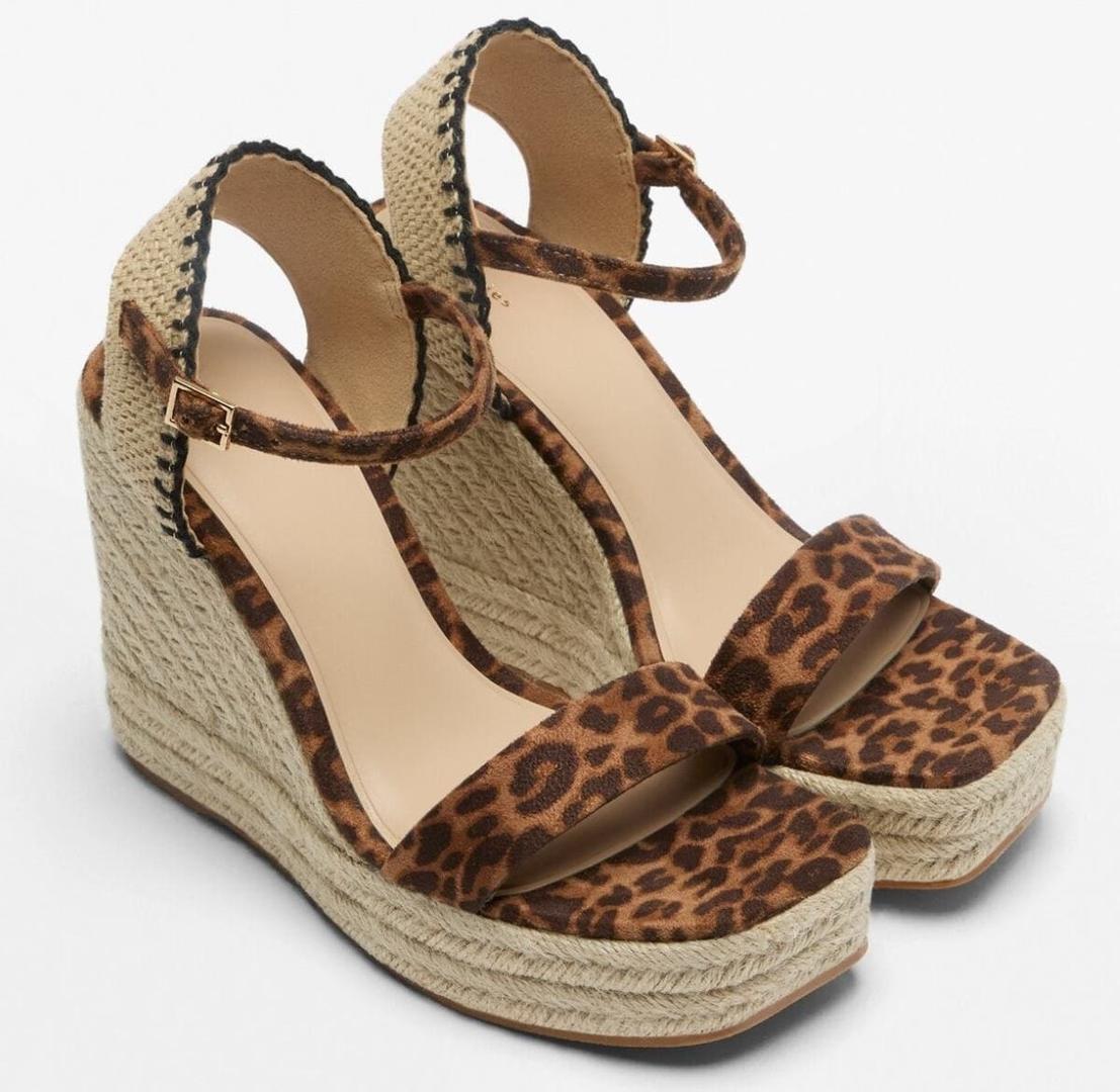 Sandalia cuña plataforma de Lefties