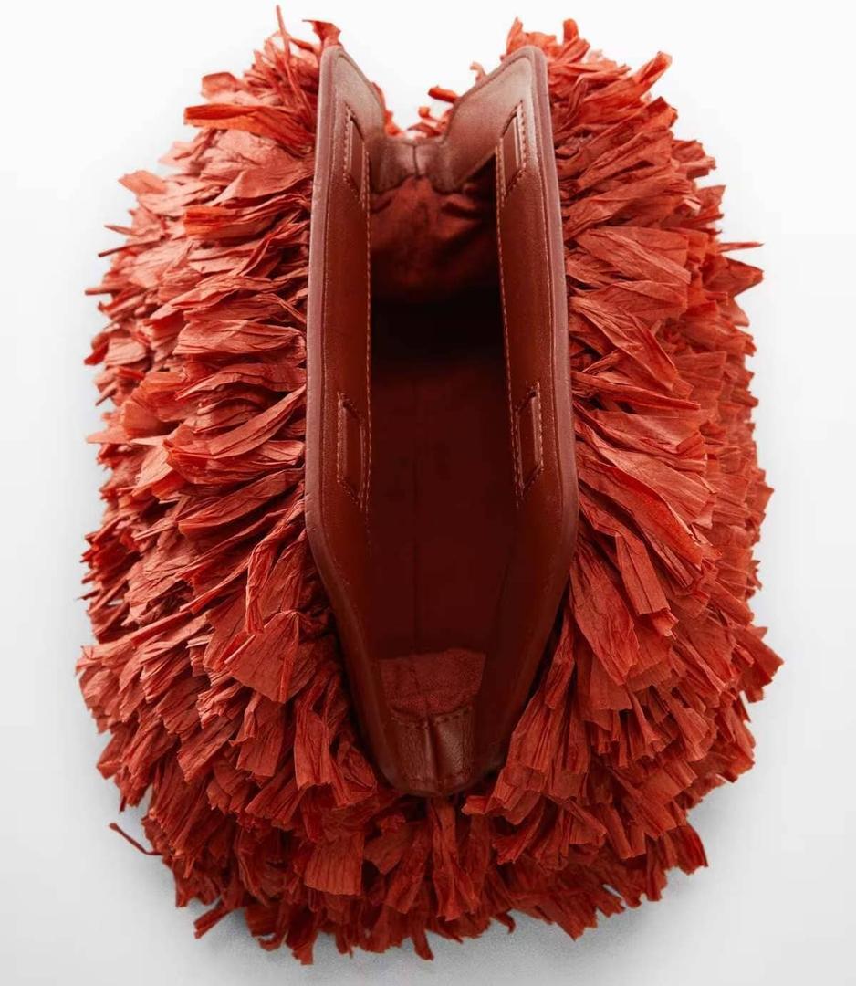 Bolso clutch flecos de Mango