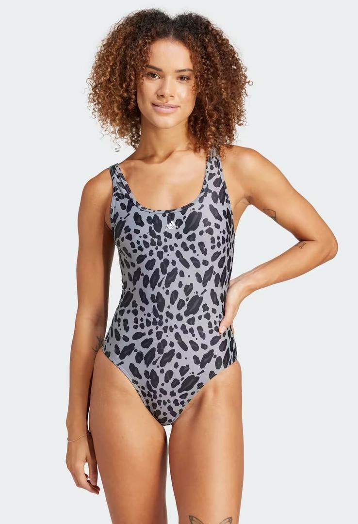 El bañador Essentials Animal Print U-Back de Adidas en Decathlon