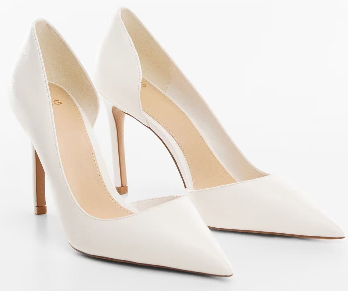 Los nuevos zapatos de tacón asimétrico de color blanco de Mango