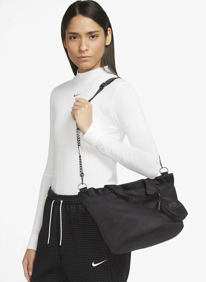 El bolso de doble asa modelo Sportswear Futura Luxe de Nike