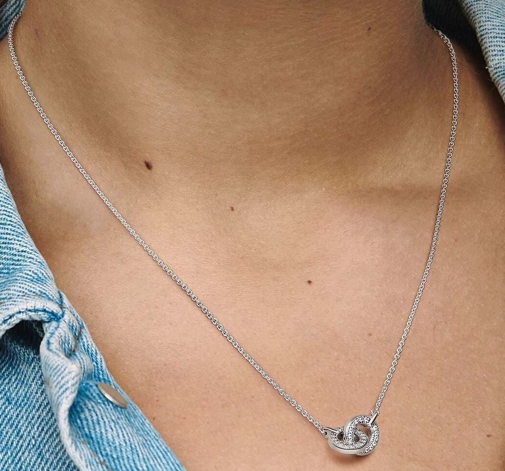 Collar Pavé Entrelazado Pandora Signature de Pandora