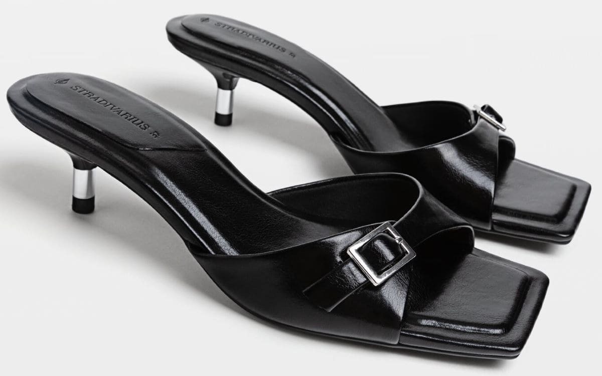 Sandalia pala tacón hebilla de Stradivarius