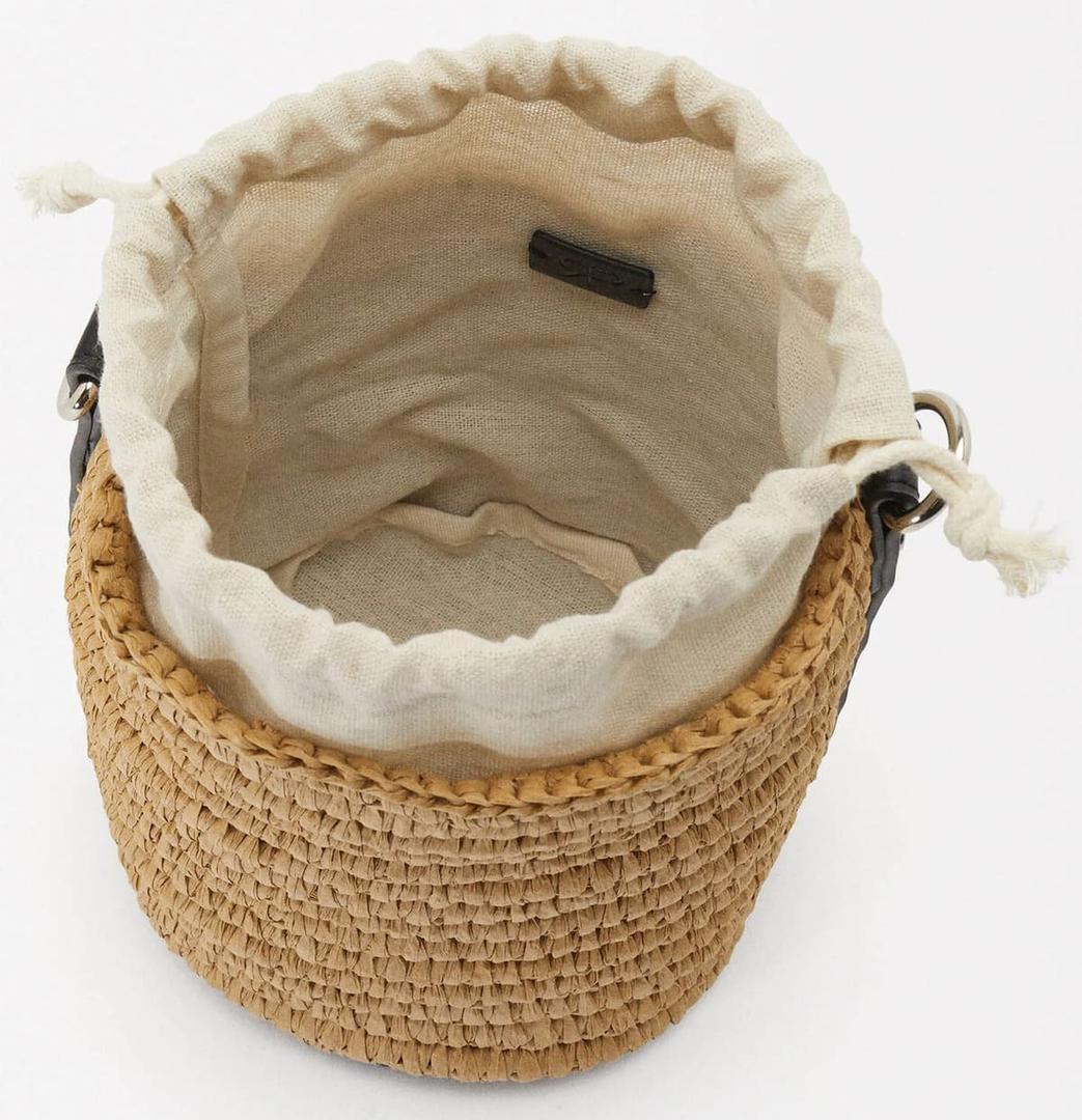 El nuevo bolso bucket efecto rafia de Parfois