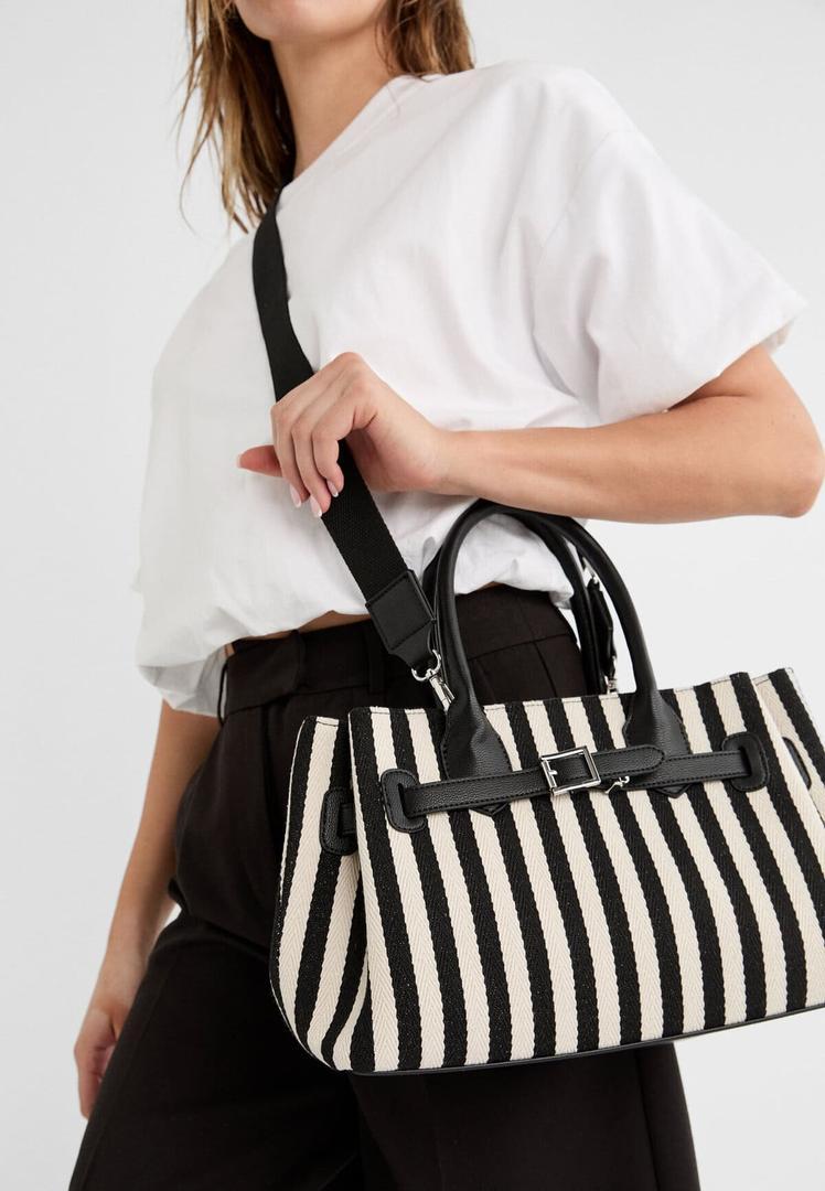 El bolso city a rayas de Stradivarius