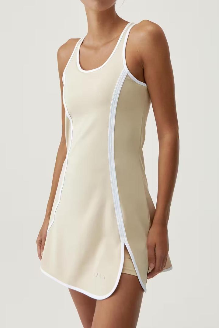 El vestido deportivo bicolor en tejido performance de Born Living Yoga en Decathlon