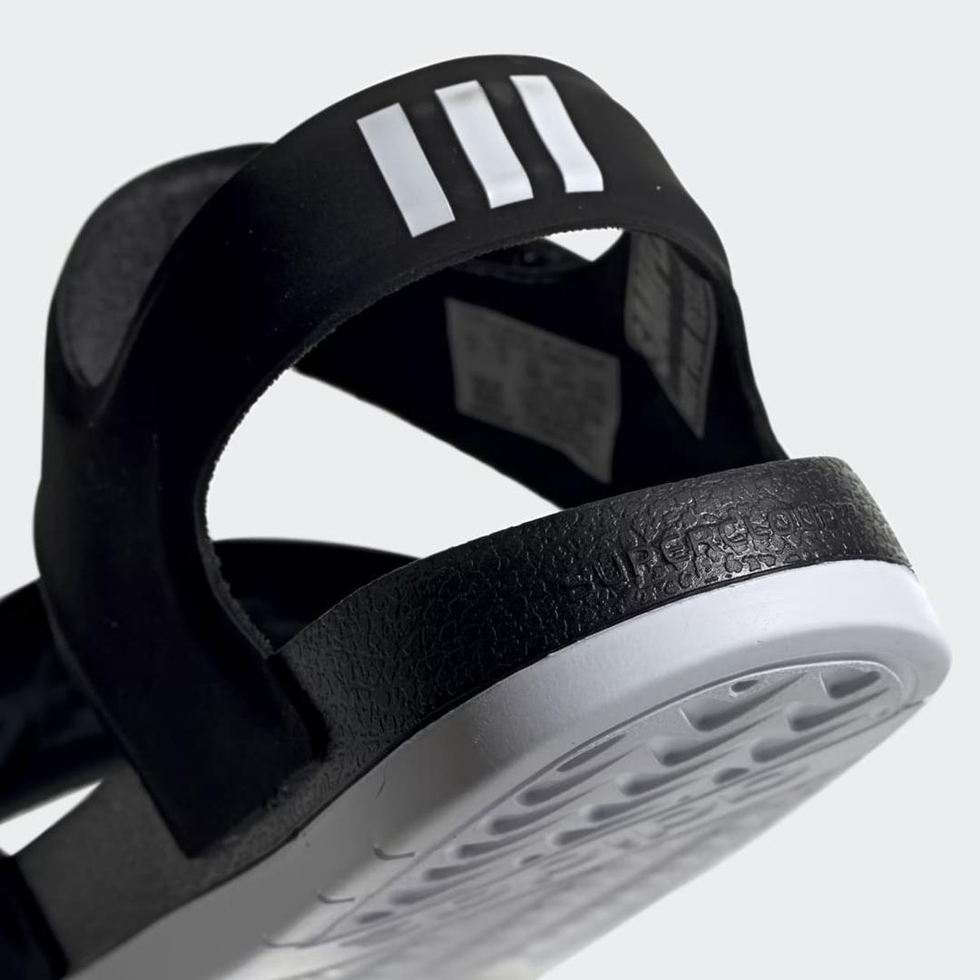 La sandalia modelo Adilette de Adidas