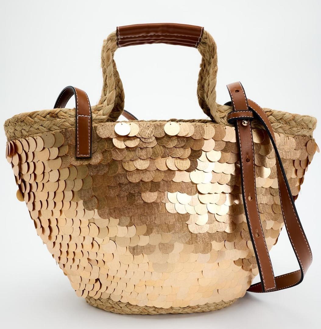 El bolso cesta de lentejuelas doradas de Zara