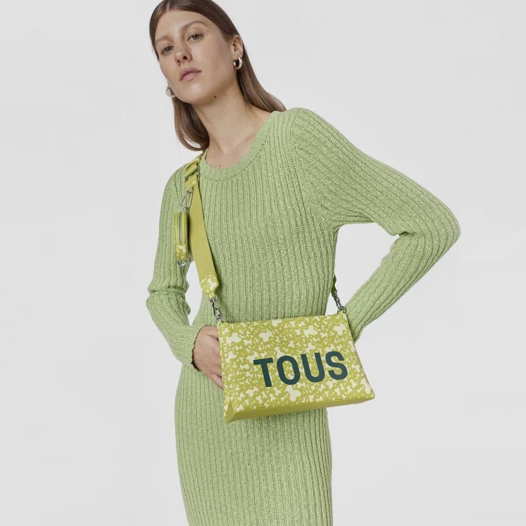 El bolso tipo bandolera modelo Flat Kaos Mini Evolution de Tous