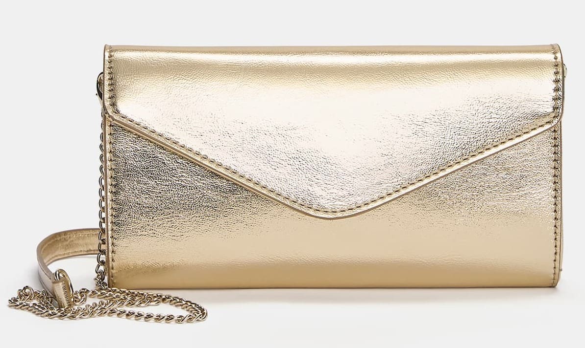 El bolso bandolera metalizada de Pull&Bear