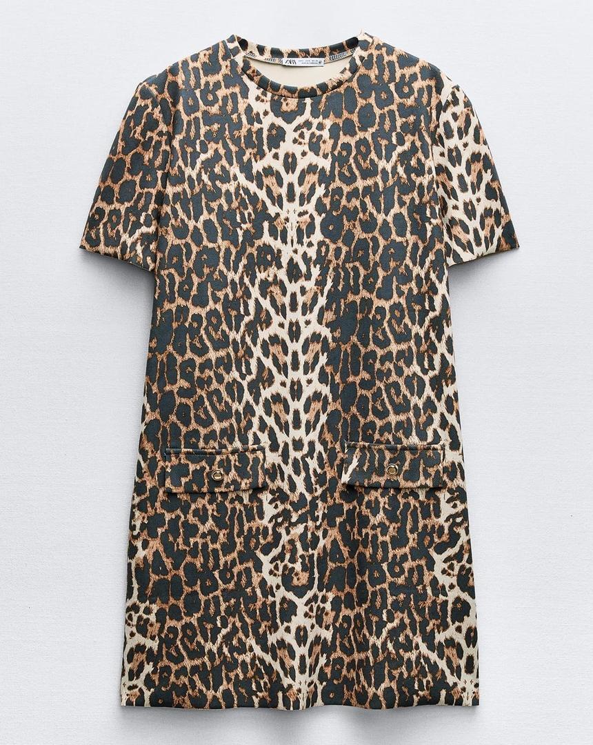 El vestido corto estampado de leopardo de Zara