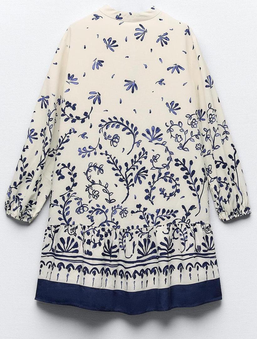 El vestido mini estampado con borlas de Zara
