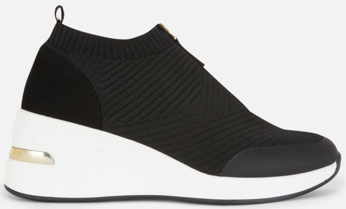 Deportivas de moda con suela de cuña de Primark