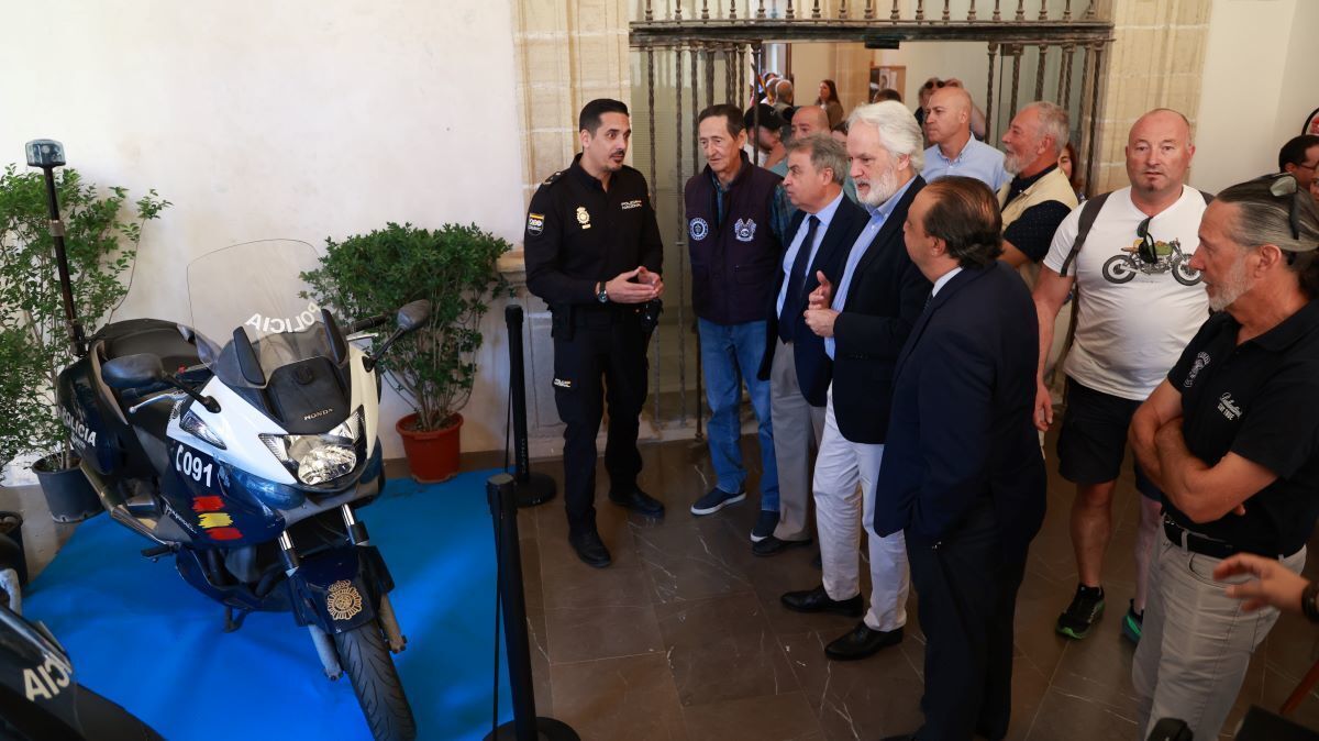 Exposición de motos en los Claustros de Santo Domingo | Cristo García