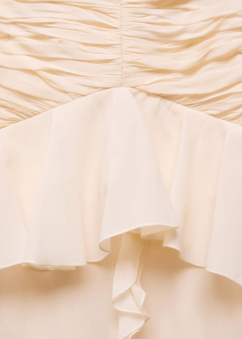 El vestido drapeado con escote corazón estilo mermaidcore de Mango