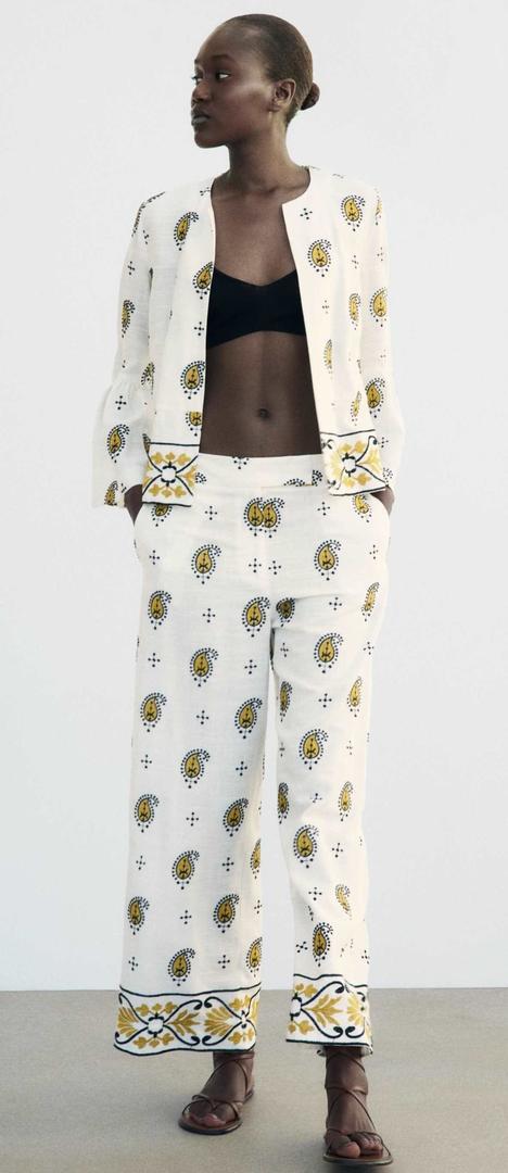 Pantalón ancho bordados de Zara