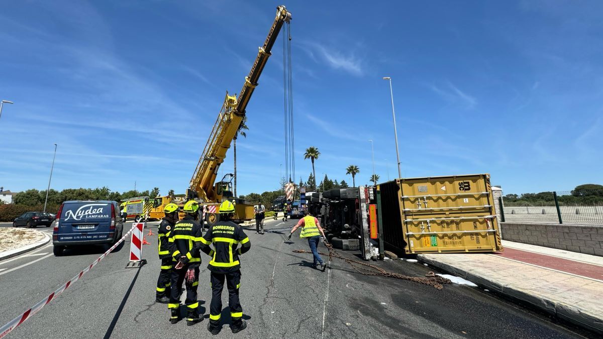 Accidente de un tráiler en El Puerto de Santa María | Rafa Domínguez