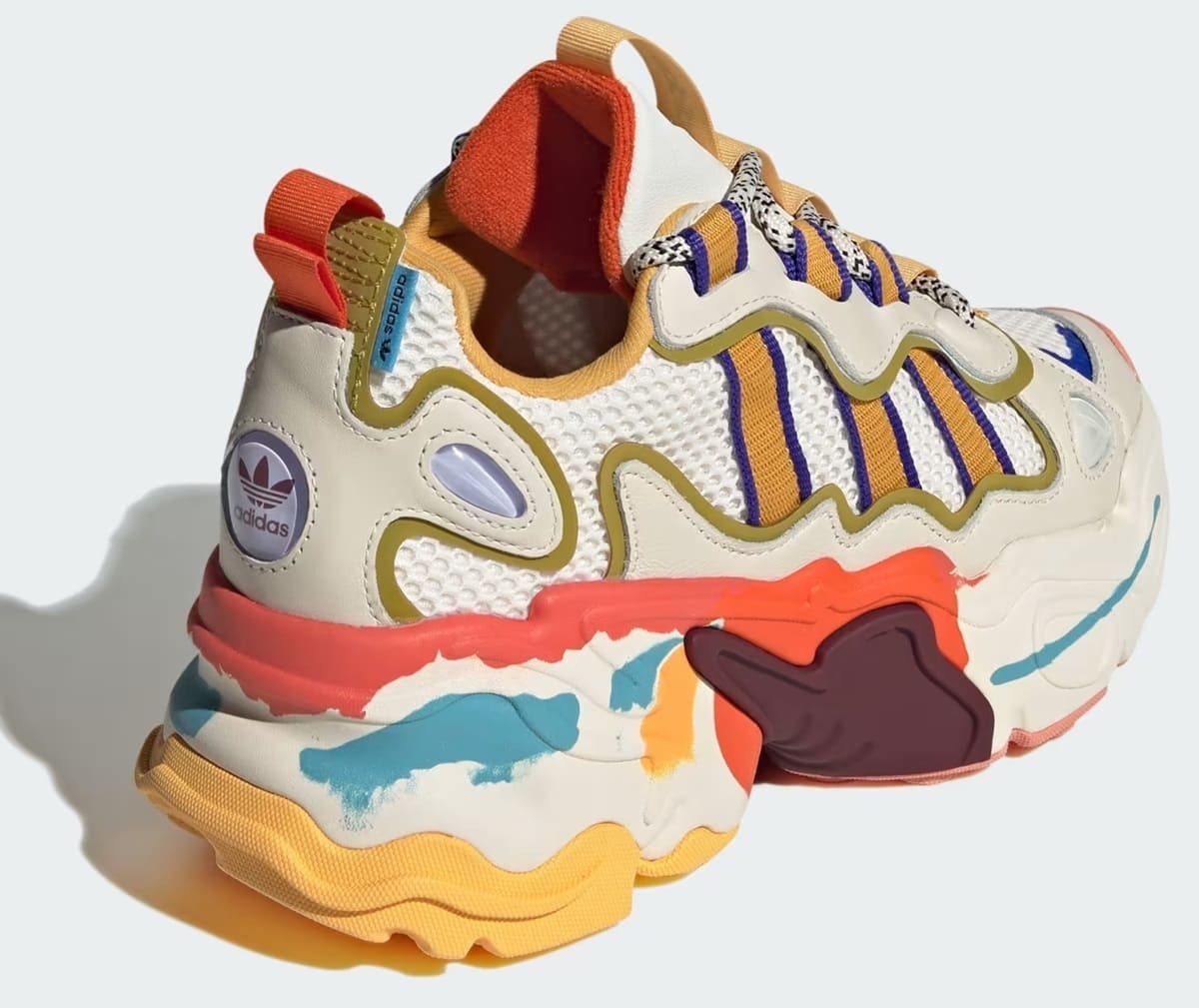 Las zapatillas con maxi suela modelo Ozthemisde Adidas