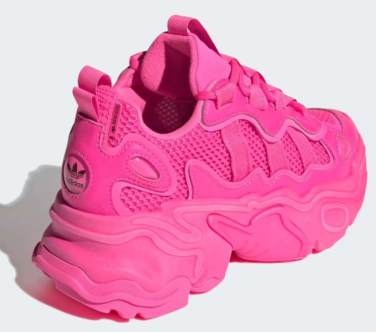 Las zapatillas con maxi suela modelo Ozthemisde Adidas