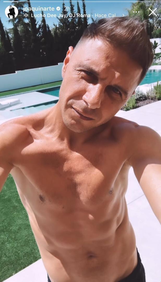 Joaquín Sánchez posa sin camiseta en el jardín de su casa | Instagram