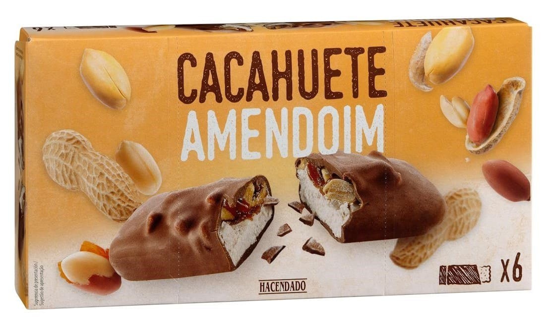 Helado de barrita sabor cacahuete con cobertura de chocolate con leche