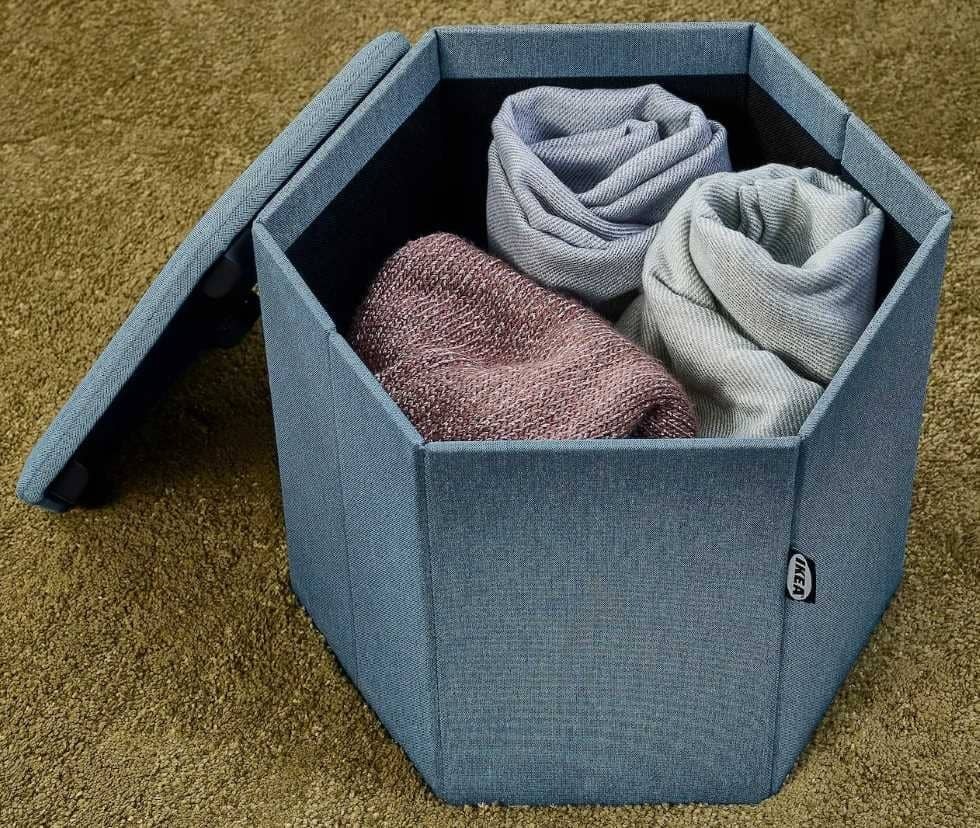 KJUGE Puf + almacenaje Knisa azul de Ikea