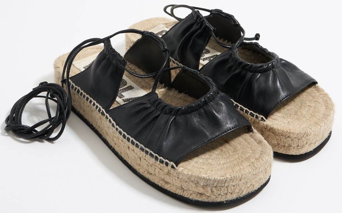 Sandalia plana yute acordonada piel negra de Bimba y Lola