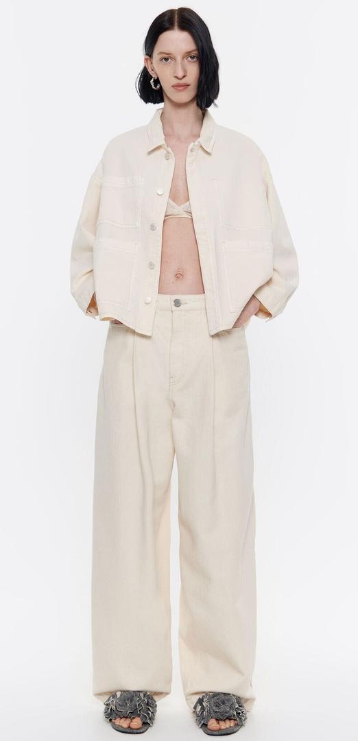 La cazadora denim recta de color crudo de Bimba y Lola