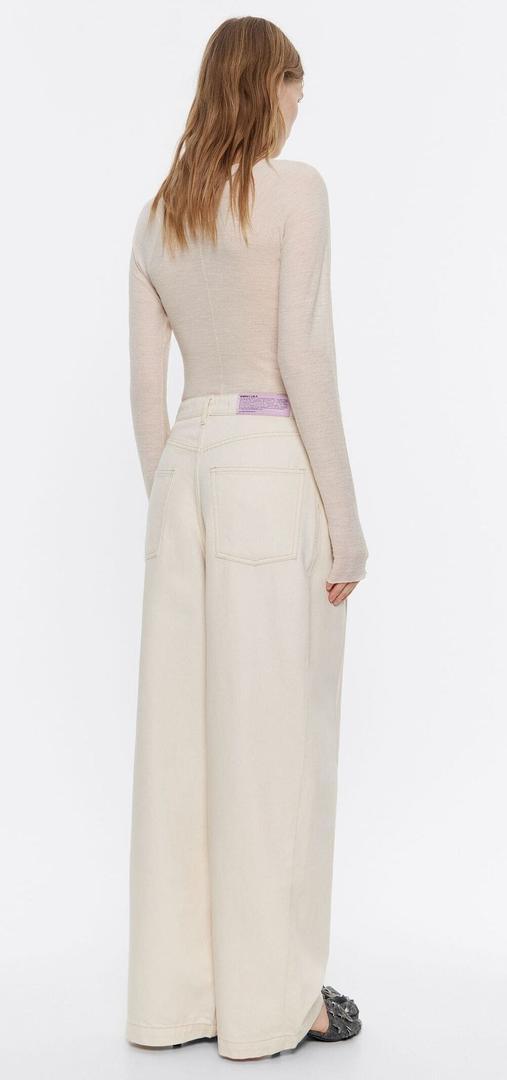 El pantalón denim de pinza en color crudo de Bimba y Lola