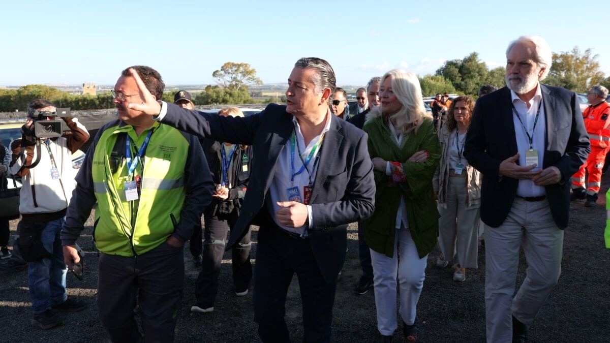 Antonio Sanz visita el Puesto de Mando Avanzado del Gran Premio de MotoGP en Jerez | Cristo García